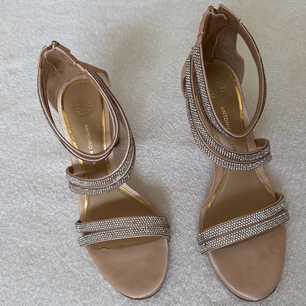 ANTONIO MELANI Tan and Gold Heels